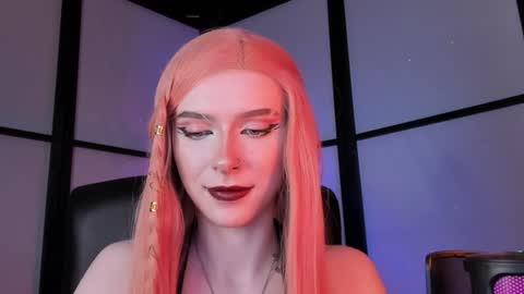 Snapshot of irisice chatting on December 5, 10:01 am Miss Iris Fansly Miss Iris new inst. online show from December 5, 10:01 am
