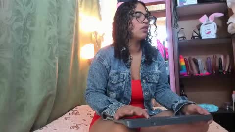 Snapshot of iriss_25 chatting on February 15, 10:55 am iris online show from February 15, 10:55 am