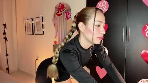 Snapshot of isa_____ chatting on February 27, 12:21 am isa_____ online show from February 27, 12:21 am