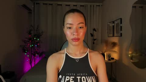 Snapshot of isa_____ chatting on December 17, 10:11 pm isa_____ online show from December 17, 10:11 pm