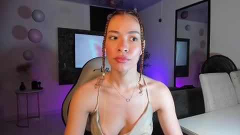 Snapshot of isa_____ chatting on March 9, 12:53 am isa_____ online show from March 9, 12:53 am