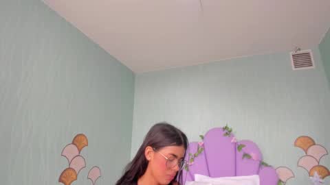 Snapshot of isa_little4u chatting on January 2, 6:12 pm online show from January 2, 6:12 pm
