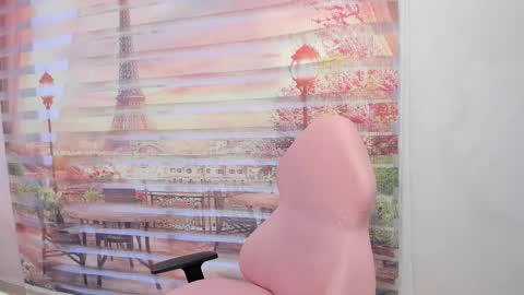 Snapshot of isa_little4u chatting on September 13, 11:18 am online show from September 13, 11:18 am