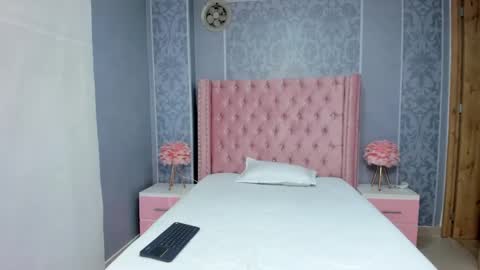 Snapshot of isa_little4u chatting on December 2, 12:06 pm online show from December 2, 12:06 pm