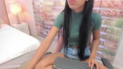 Snapshot of isa_little4u chatting on September 14, 11:19 am online show from September 14, 11:19 am