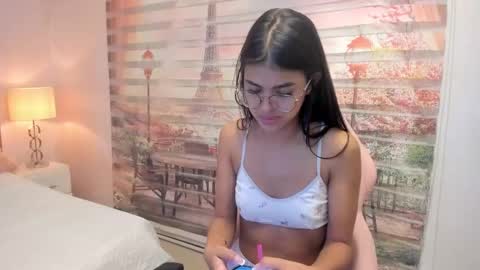 Snapshot of isa_little4u chatting on October 16, 6:05 am online show from October 16, 6:05 am