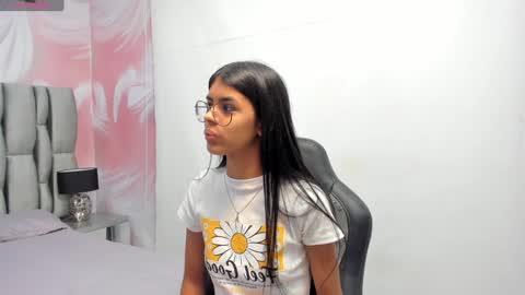 Snapshot of isa_little4u chatting on February 9, 2:17 am online show from February 9, 2:17 am