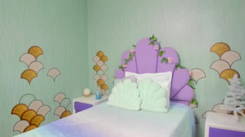 Snapshot of isa_little4u chatting on December 30, 11:15 am online show from December 30, 11:15 am