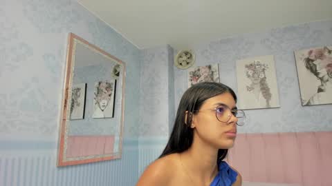 Snapshot of isa_little4u chatting on January 9, 7:18 pm online show from January 9, 7:18 pm