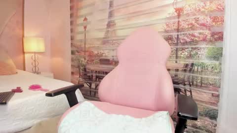 Snapshot of isa_little4u chatting on October 18, 6:38 am online show from October 18, 6:38 am