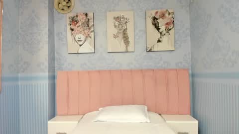 Snapshot of isa_little4u chatting on January 21, 8:00 pm online show from January 21, 8:00 pm