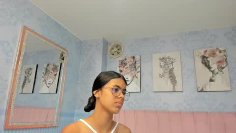 Snapshot of isa_little4u chatting on January 27, 6:20 pm online show from January 27, 6:20 pm