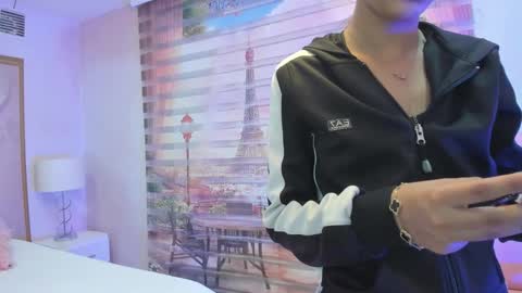 Snapshot of isa_little4u chatting on September 30, 10:32 am online show from September 30, 10:32 am