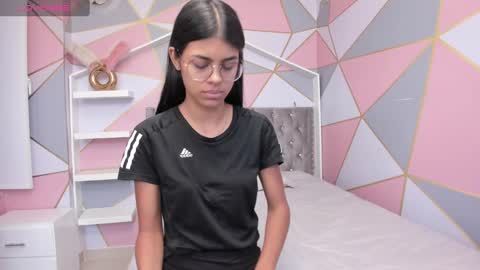 Snapshot of isa_little4u chatting on February 4, 6:38 pm online show from February 4, 6:38 pm