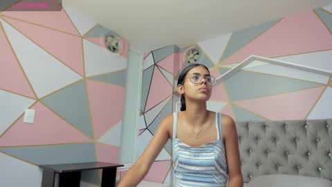 Snapshot of isa_little4u chatting on February 6, 6:24 pm online show from February 6, 6:24 pm