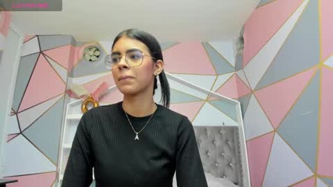 Snapshot of isa_little4u chatting on February 5, 6:26 pm online show from February 5, 6:26 pm