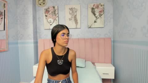 Snapshot of isa_little4u chatting on January 16, 7:20 pm online show from January 16, 7:20 pm