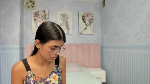 Snapshot of isa_little4u chatting on January 10, 9:10 pm online show from January 10, 9:10 pm