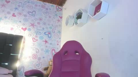 isa_rivas online show from December 16, 12:44 pm