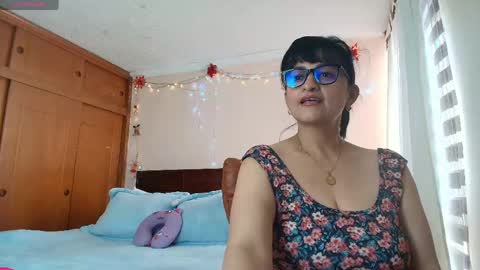 Isabeel Sofia online show from May 26, 9:25 pm