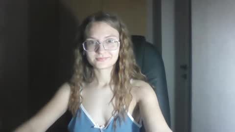 isabel_loveee online show from December 2, 10:34 pm