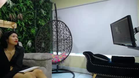 isabel_luxx online show from April 11, 8:12 pm