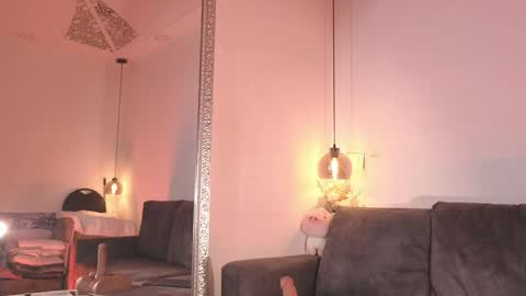 Isabela online show from April 7, 11:45 am