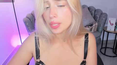 isabela romano online show from November 14, 12:21 am