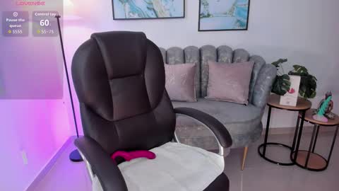 isabela romano online show from September 30, 4:01 pm