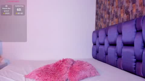 Isabela Angell  online show from February 4, 11:49 pm