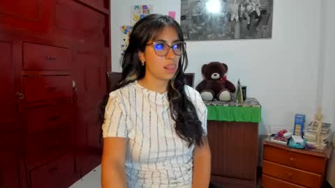 Isabella22 1 online show from January 8, 2:35 am