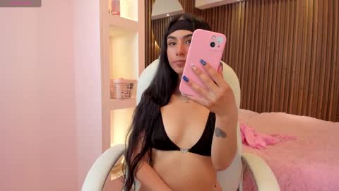 Isabella Cooper online show from December 6, 8:06 pm