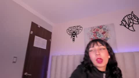 isabella_crofts online show from December 17, 3:11 am