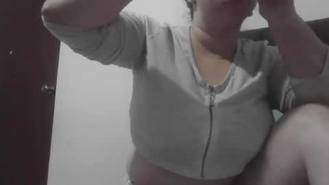 isabellaa_hills_ online show from November 13, 4:17 pm