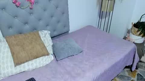 Isabella Reina online show from July 31, 12:39 pm