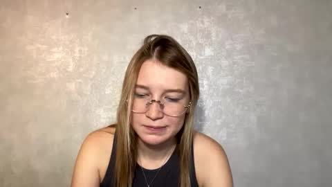 Snapshot of isabellekropidlowski chatting on October 17, 11:46 am Im Olivia online show from October 17, 11:46 am