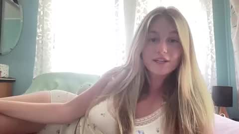 isabellesings online show from November 23, 12:46 am