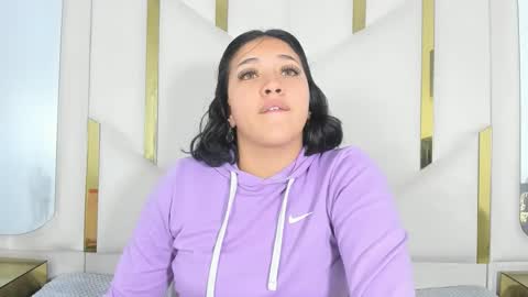 isabellrodriguez18 online show from November 17, 9:32 am