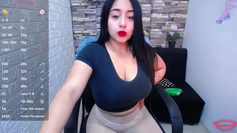 Snapshot of isabelsaenzxx chatting on October 5, 1:05 pm Hi there im Isabelsaenzxx online show from October 5, 1:05 pm