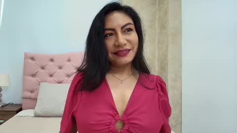 Isis Choi online show from January 5, 7:06 pm