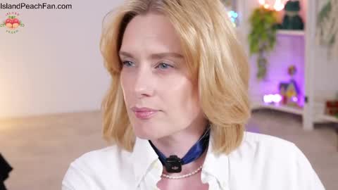 Lou  Peaches online show from May 9, 8:22 pm