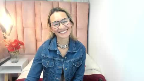 ISSA MILF online show from July 25, 5:09 pm