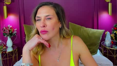 Issabel online show from January 12, 2:22 pm