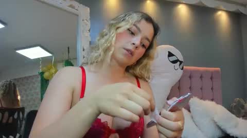 issadorajames online show from October 6, 6:56 pm