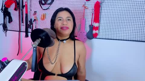 Issafoxx online show from April 9, 12:54 pm