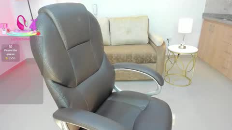 issi_loren online show from October 21, 8:57 pm