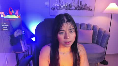 issi_loren online show from May 18, 12:11 pm