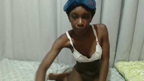 Laynne online show from October 21, 4:00 pm