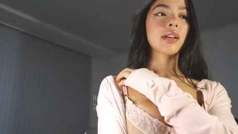 itsssssssme_lana online show from April 21, 1:42 am