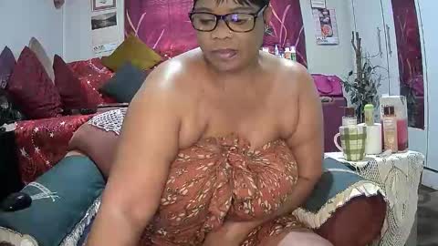 itumeleng74 online show from October 17, 4:37 am